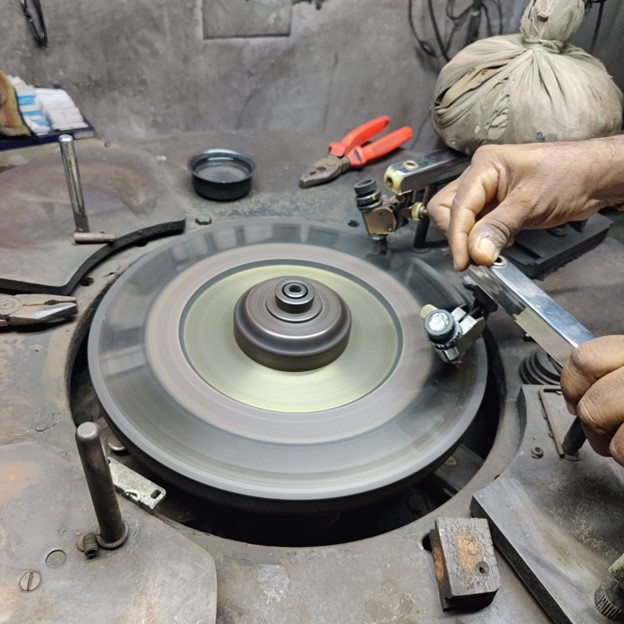 Cutting and polishing diamond