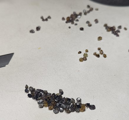 Segregated Salt and Pepper Diamonds