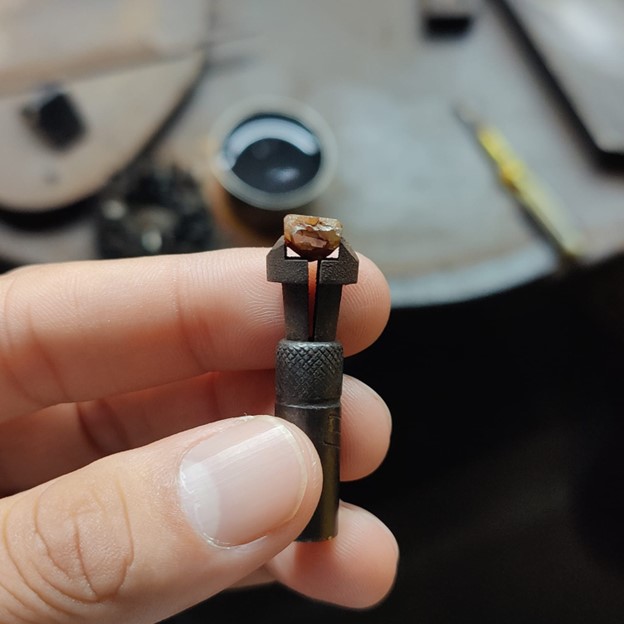 The sorted gems are measured and put into molds of specific dimensions